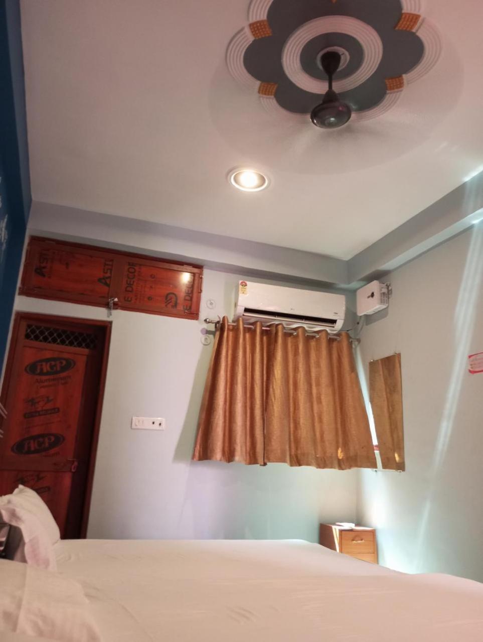 Shiv Niketan Guest House 200Mtr From Shri Ram Mandir Ayodhya Экстерьер фото